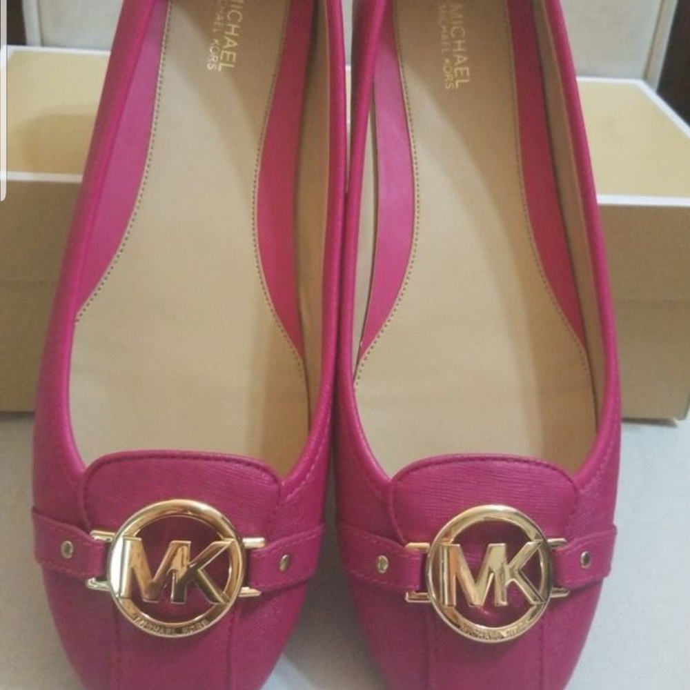 Michael Kors fuchsia flats size 10